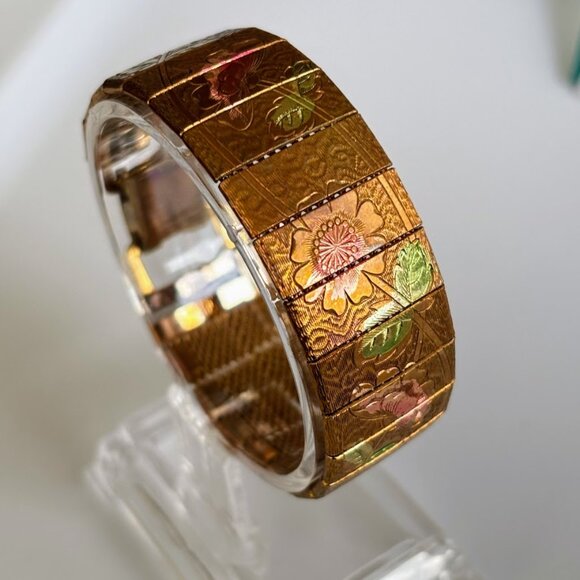 1950s Tri-Gold Tone Floral Etched Panel on Mesh Bracelet 7" Pink Green Vintage - Picture 3 of 14